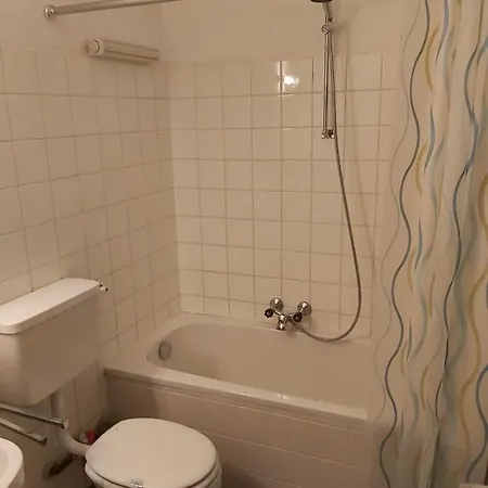 Low Budget Studio Nostalgia, Ski And Mountain Walking Apt, By Apts Ged Apartament