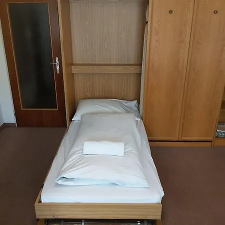 Low Budget Studio Nostalgia, Ski And Mountain Walking Apt, By Apts Ged Apartament *